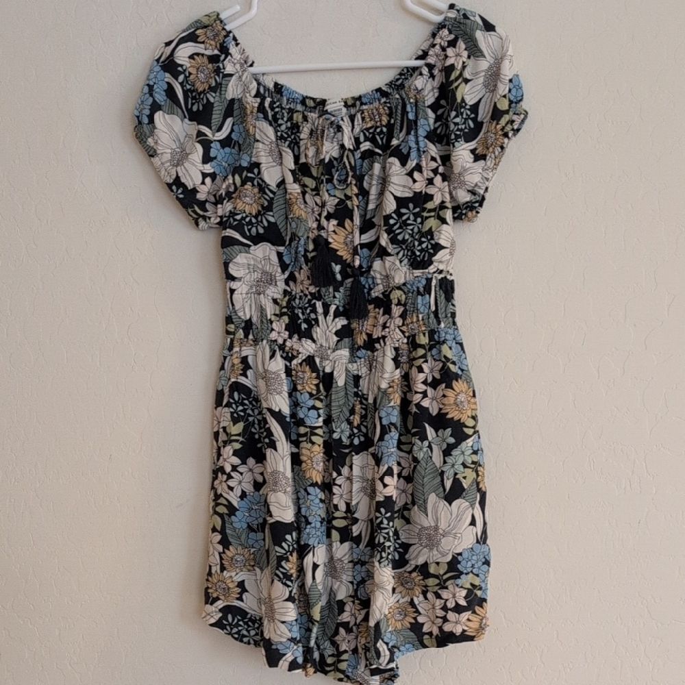 American Eagle Outfitters Floral Short Sleeve Cinch Romper Shorts - Size XS